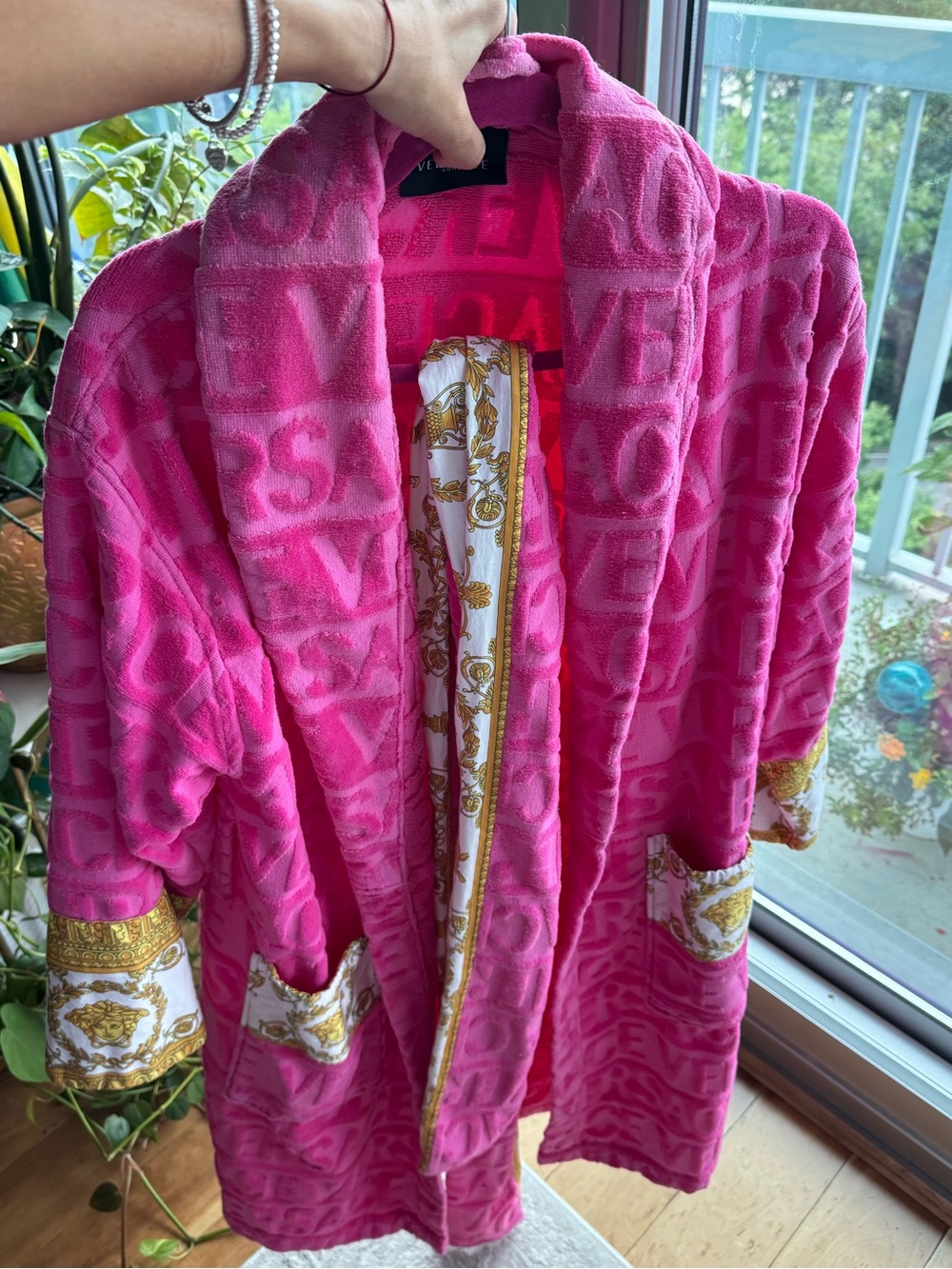 Versace Hot Pink Plush Logo Robe with Gold Baroque Accents - Picture 11 of 12